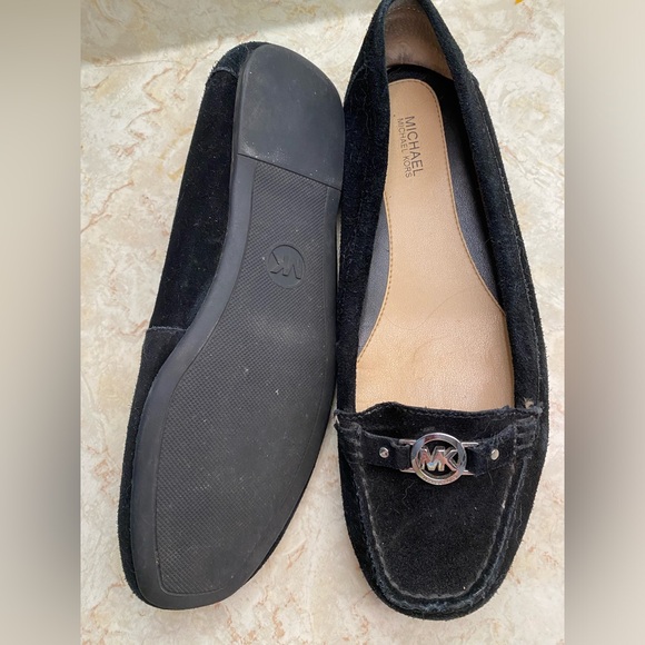 Size 7.5 Michael Kors flats - Picture 3 of 3